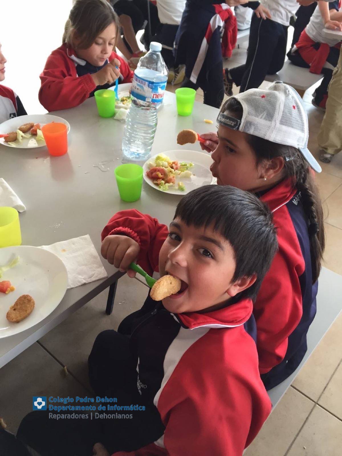 Photo919399636348807171